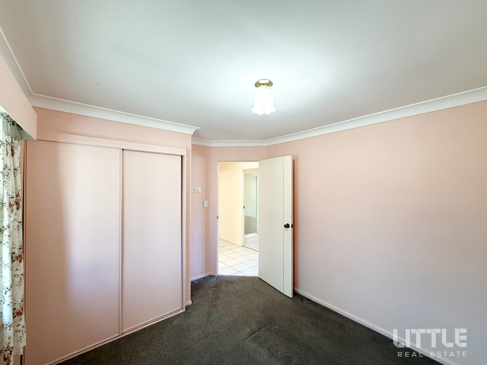 165918740__1759280551-41036-Bedroom2Logo