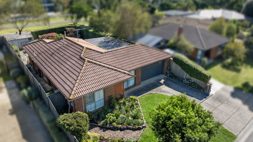 19 Megan Close, CRANBOURNE WEST VIC 3977, Cranbourne West - Thumbnail 2