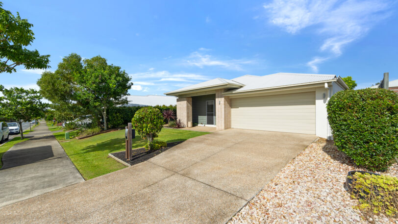 18 Muller Street, REDLAND BAY QLD 4165, Redland Bay - Thumbnail 2
